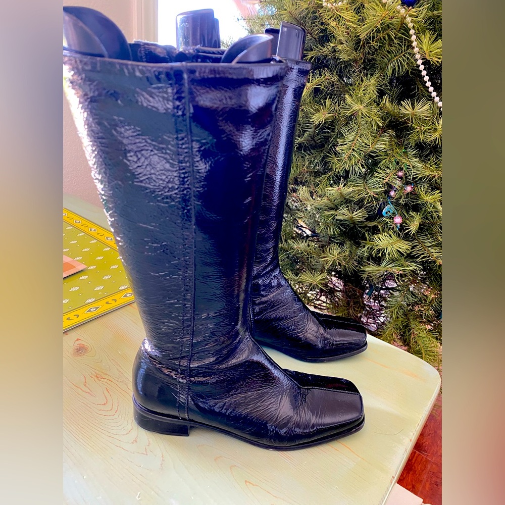 La Canadienne patent leather boots! Perfect for rainy/ winter.